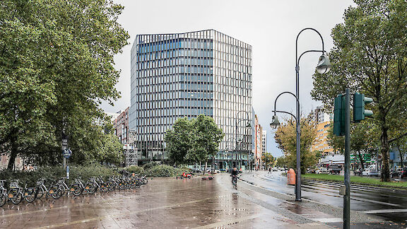 Bürohaus an der Budapester Straße 35, Berlin, Grüntuch Ernst Architekten, Fotograf Markus Gröteke, Fassade, Außenansicht